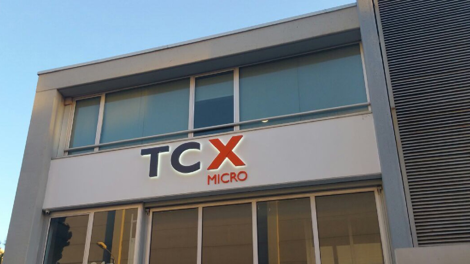 TCX Micro rotulación empresa industrial Barcelona