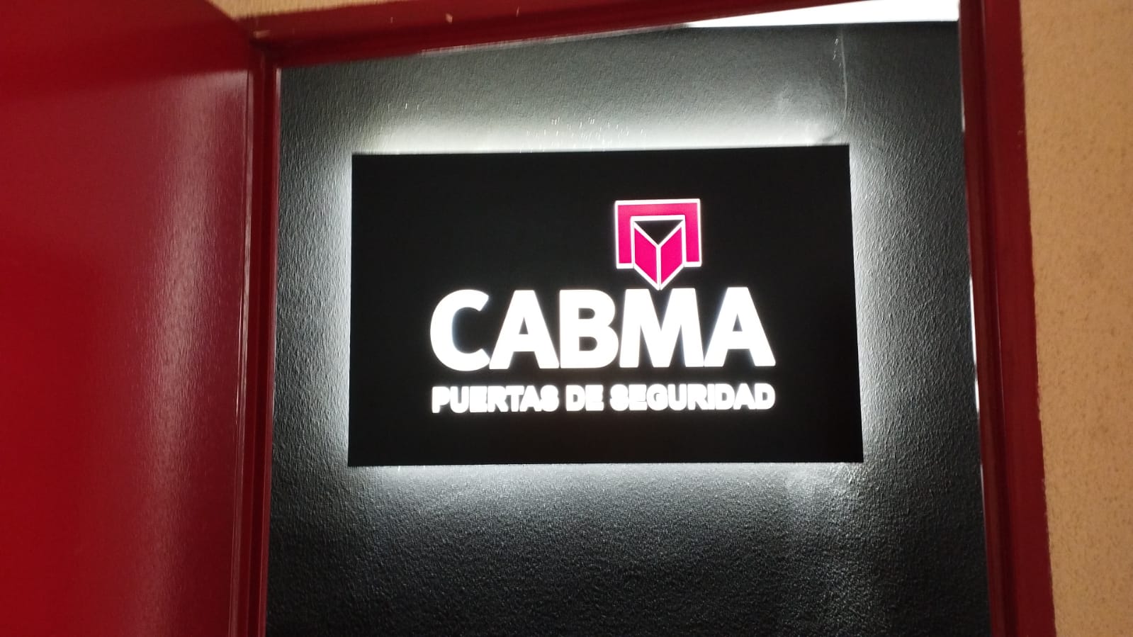 Rótulo luminoso metacrilato retroiluminado CABMA