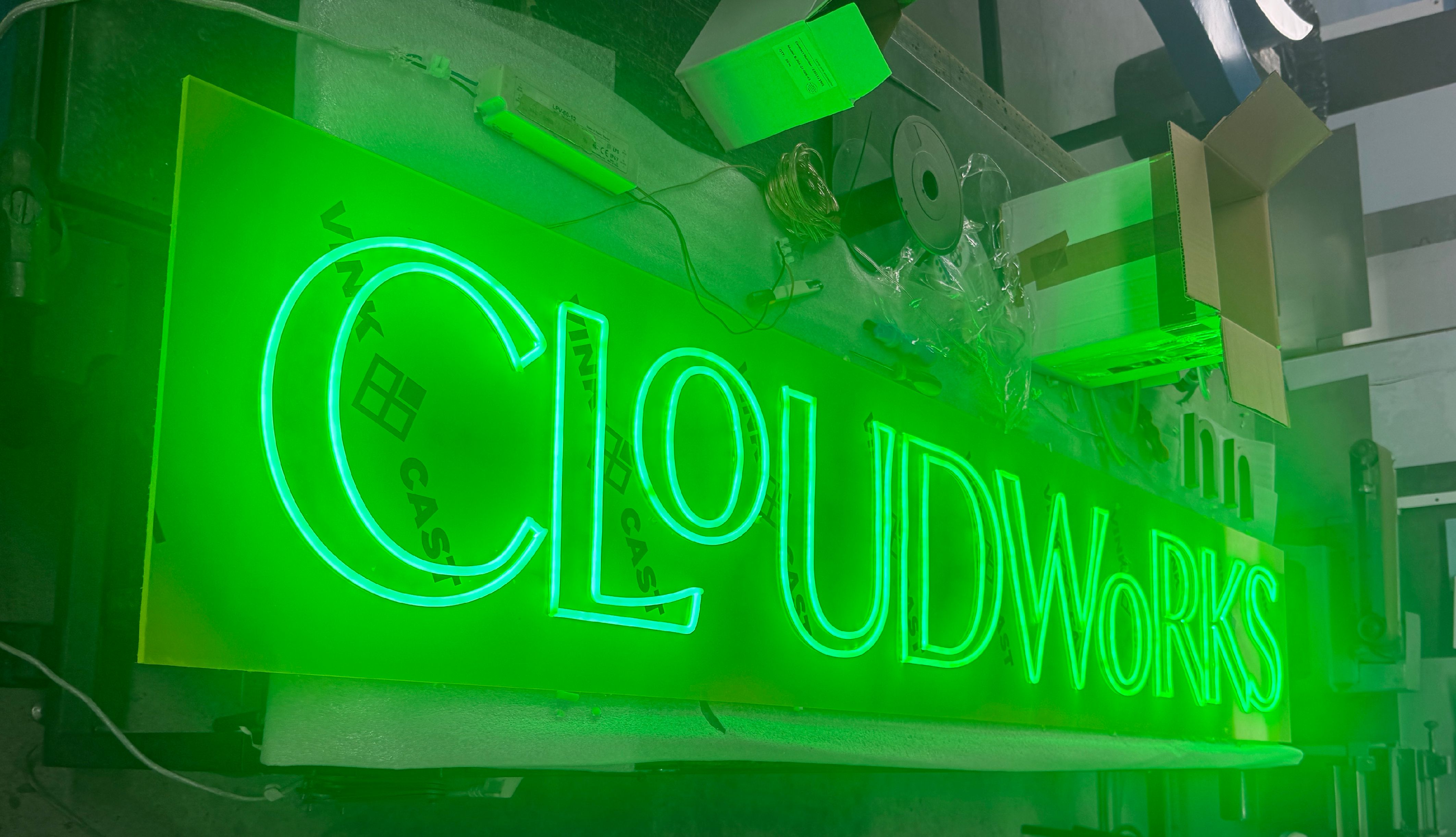 Neó LED Cloudworks esdeveniments Barcelona