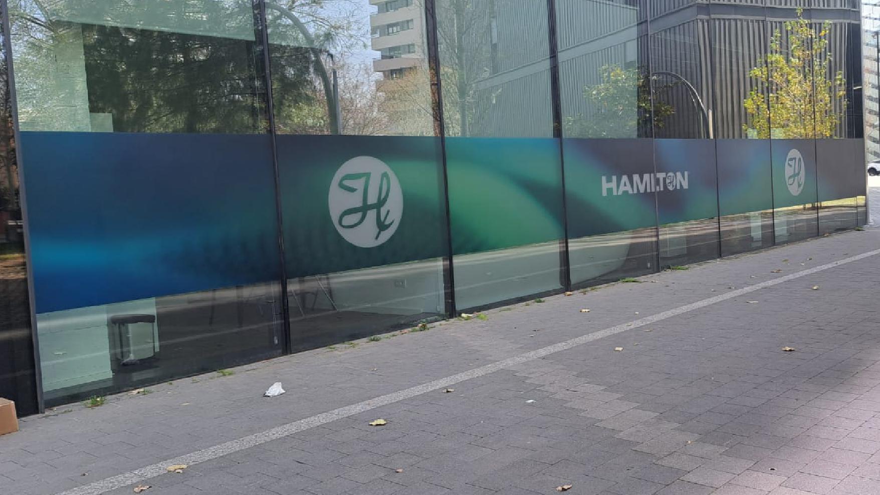 Cristalera vinilo Hamilton Barcelona