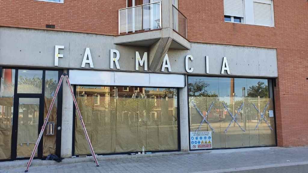 Instalación de rótulos para farmacia