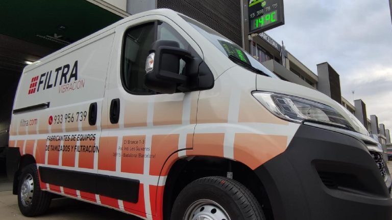 Wrapping integral de furgoneta con diseño corporativo