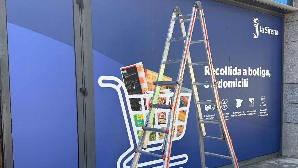 Vinilos exteriores para supermercado | Rótulos Avanti