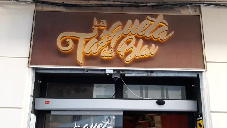 Rótulo con letras corpóreas personalizadas para restaurante