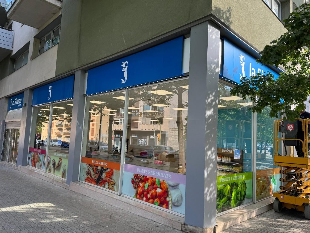 Rótulo con iluminación LED para supermercado